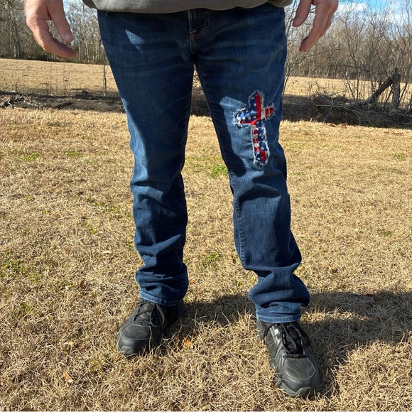 Men’s Abercrombie & Fitch Cross USA Flag Patched Distressed Blue Jeans, 38x34 - Picture 5 of 12